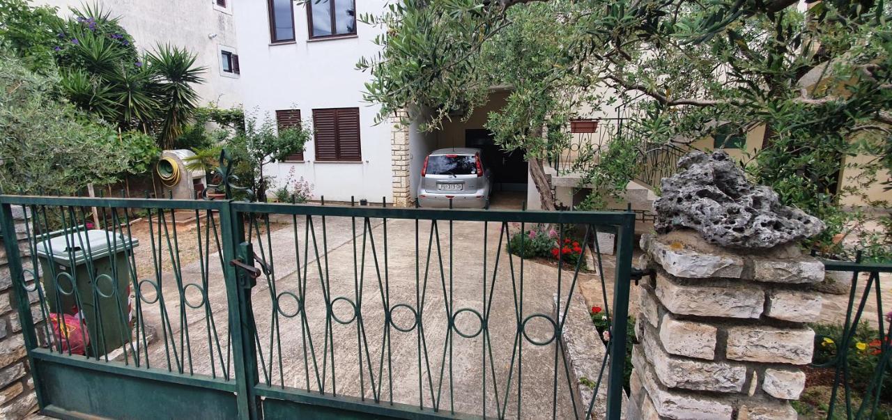 Cecillia Mare Apartments Rovinj Exteriör bild