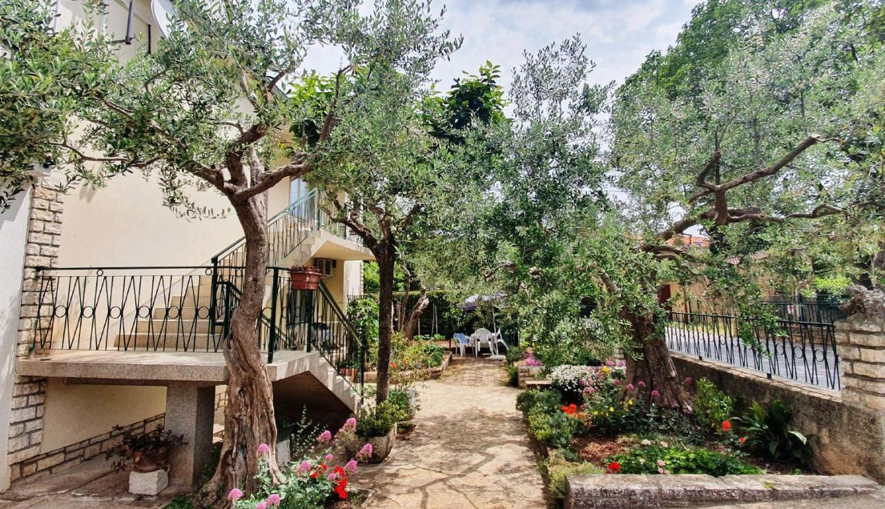 Cecillia Mare Apartments Rovinj Exteriör bild